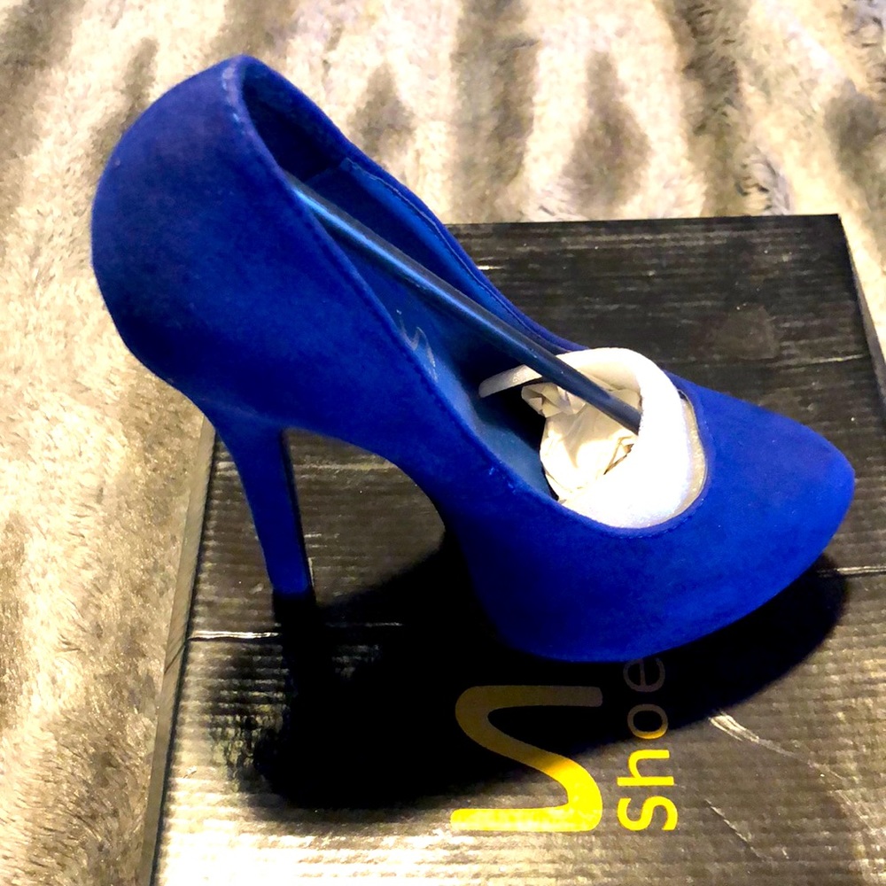 Women shoes size 5 new with box